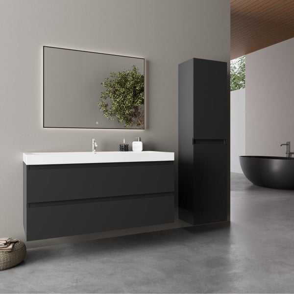 Modernes Badmöbel-Set mit dunklem Unterschrank, weißem Waschtisch, Hochschrank und LED-Spiegel. Minimalistisches Bad mit freistehender Badewanne.