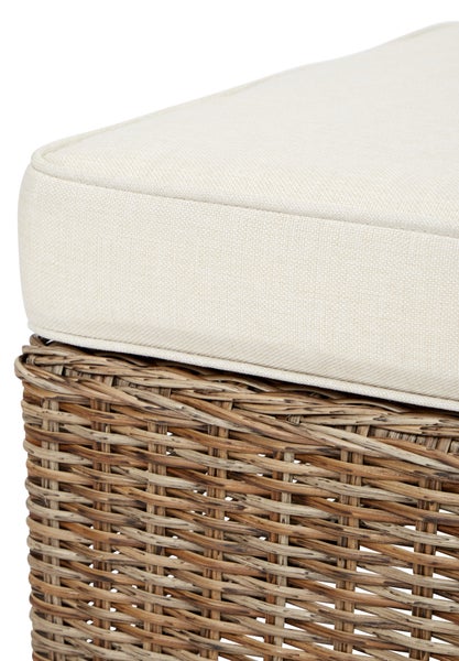 Zwei Stapel grauer Lagerkästen mit schwarzen Griffen