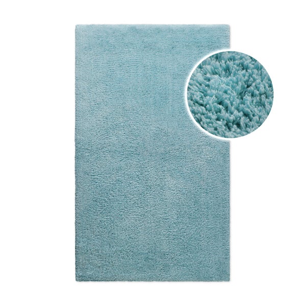 Hellblaue Badematte mit weicher Oberfläche und einer Detailansicht der Faserstruktur.