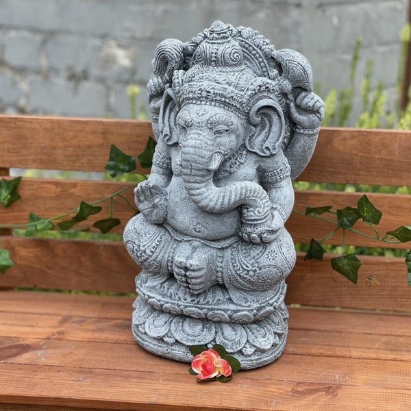 Dekorative Gartenfigur Ganesha aus Stein für den Außenbereich