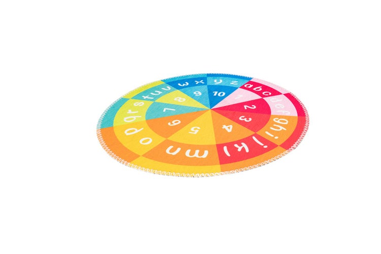 Bunter runder Kinderteppich mit Alphabet und Zahlen von 1 bis 10.