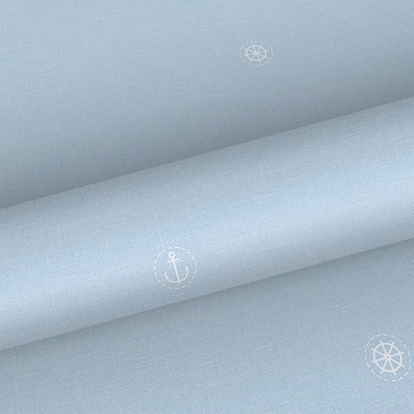 Hellblaues Textil mit Anker und Steuerrad Motiven