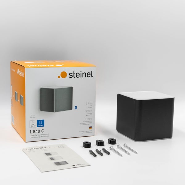 Steinel LED Außenleuchte L 840 C mit Verpackung, Montagezubehör und Bedienungsanleitung.