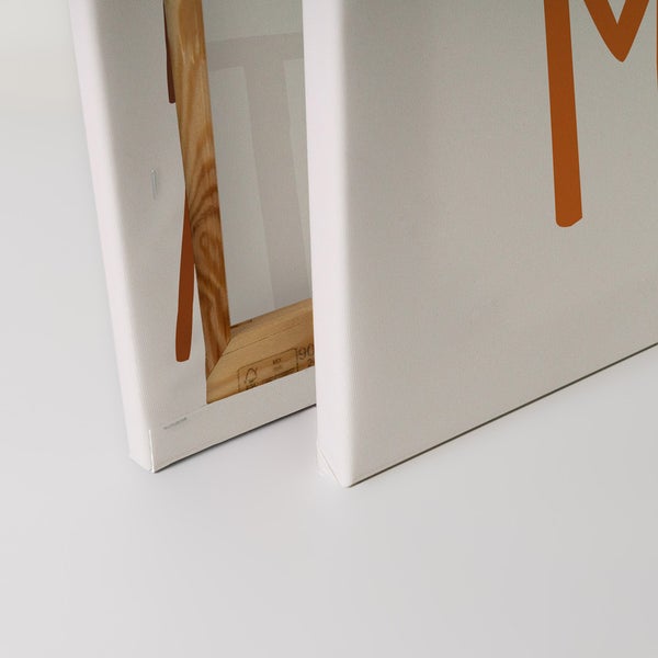 Detailansicht zweier Leinwandbilder mit Holzrahmen