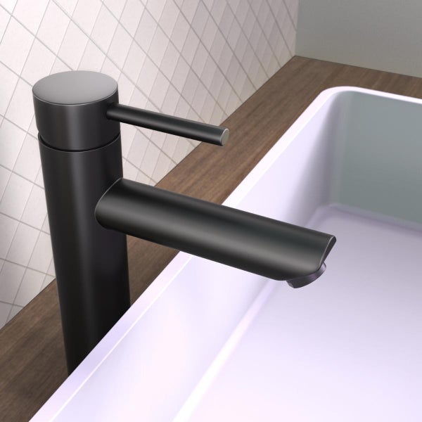 Moderne Waschtischarmatur in zylindrischem Design mit Einhebelmischer an einem Waschbecken.