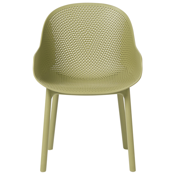 Szene im Freien mit Esstisch und vier Stühlen am Pool