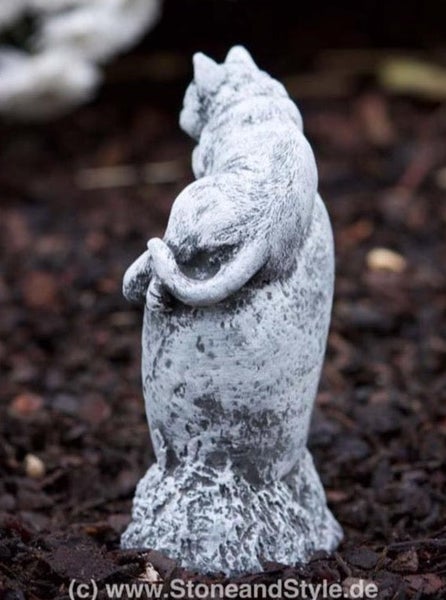 Gartenfigur Katze aus Steinguss in Steinoptik