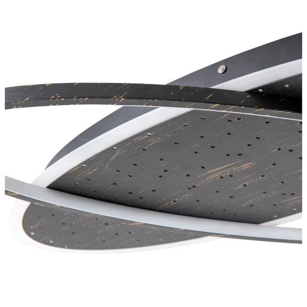 Moderne Deckenleuchte mit Sternenmuster in einem Wohnzimmer