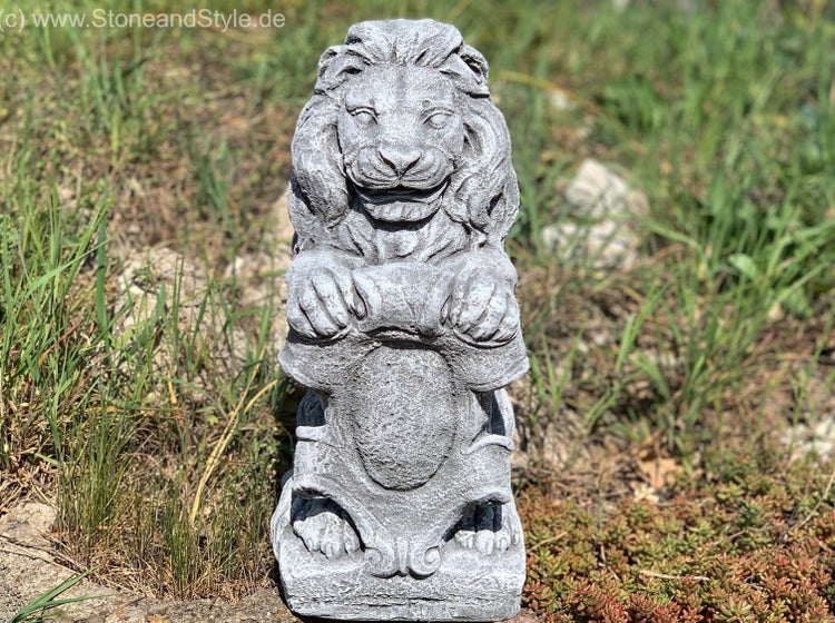 Steinfigur Löwe als Gartendekoration aus witterungsbeständigem Steinguss