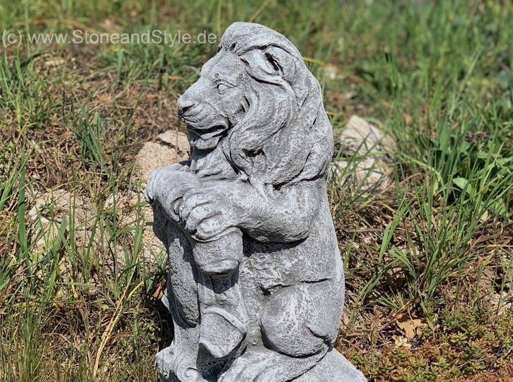 Steinfigur Löwe aus wetterfestem Steinguss für die Gartendekoration