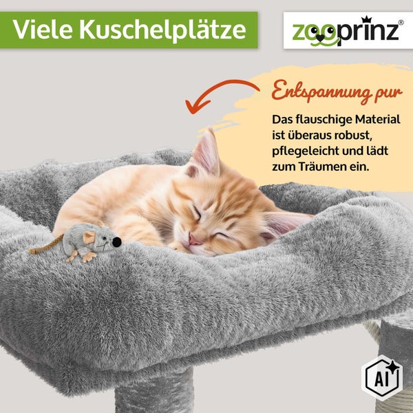 Eine Katze schläft auf einer kuscheligen Liegefläche eines Kratzbaums neben einer Spielzeugmaus. Zooprinz Logo.