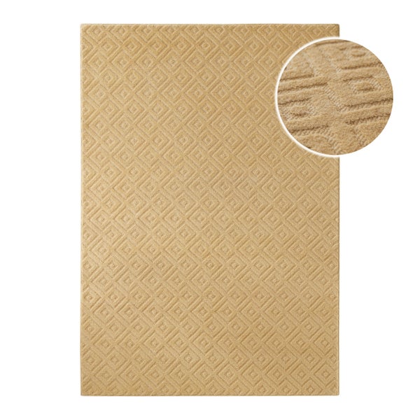 Beigefarbener Teppich mit geometrischem Rautenmuster und einer Detailansicht der Oberflächenstruktur.
