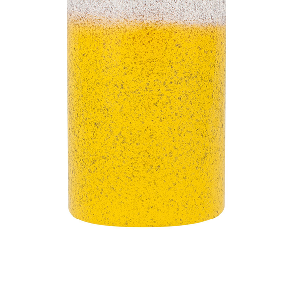 Detailansicht eines gelben Farbmischbechers aus Kunststoff