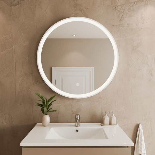 Runder Badezimmerspiegel mit integrierter LED Beleuchtung und Touch Sensor über einem Waschbecken in einer modern gestalteten Badezimmerumgebung