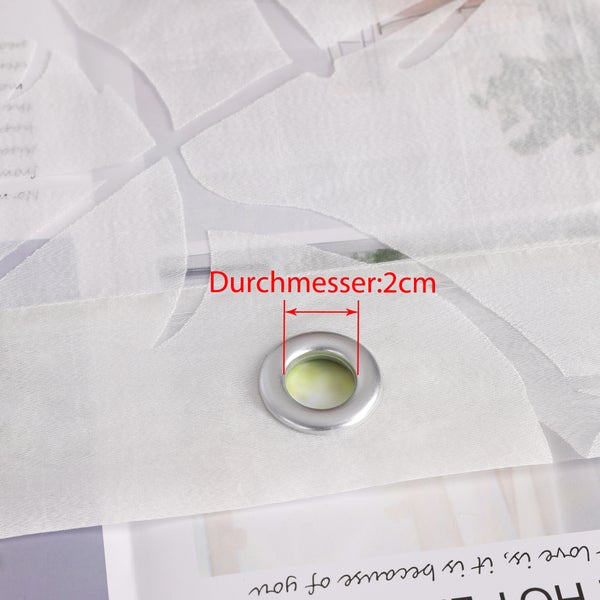 Detailaufnahme eines Vorhangs mit einem Ösendurchmesser von 2 cm.