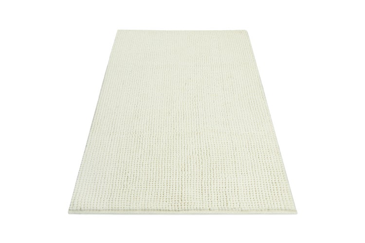 Cremefarbener rechteckiger Badteppich aus Chenille mit weicher Noppenstruktur.