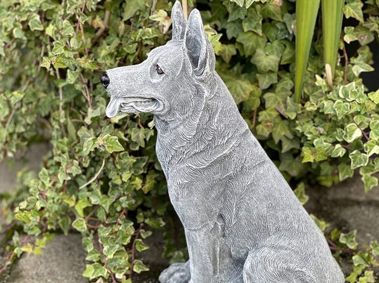 Steinfigur Schäferhund für den Garten