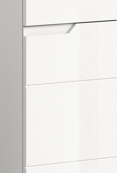 Detailansicht eines weißen Kommodenschranks mit Schubladen