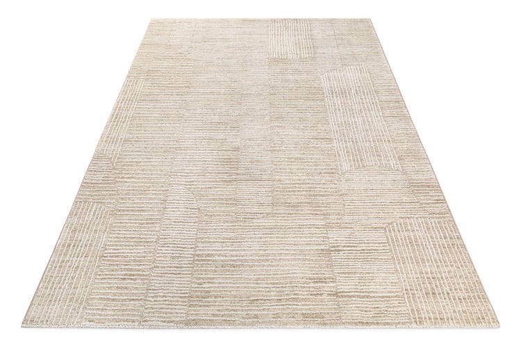 Rechteckiger Teppich mit geometrischem Linienmuster in horizontaler und vertikaler Ausrichtung.