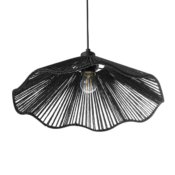 Schwarze Hängelampe mit geflochtenem Lampenschirm