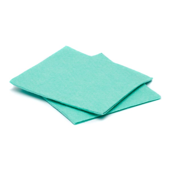 Zwei quadratische, grüne Reinigungstücher aus Vliesstoff, übereinandergelegt.