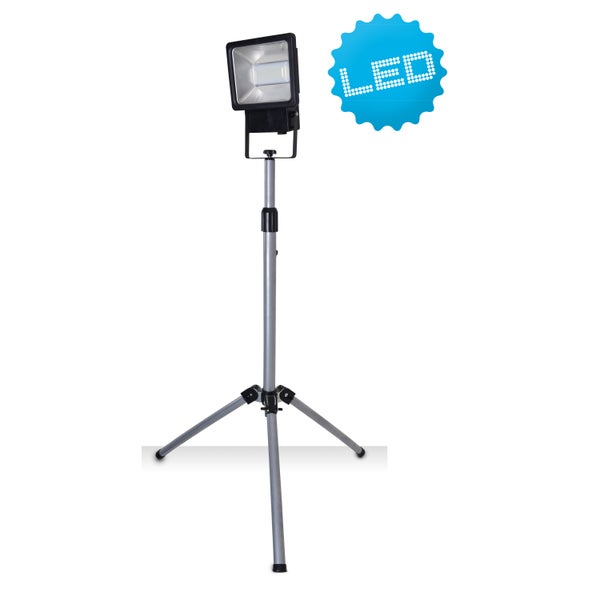 LED-Baustrahler auf Stativ