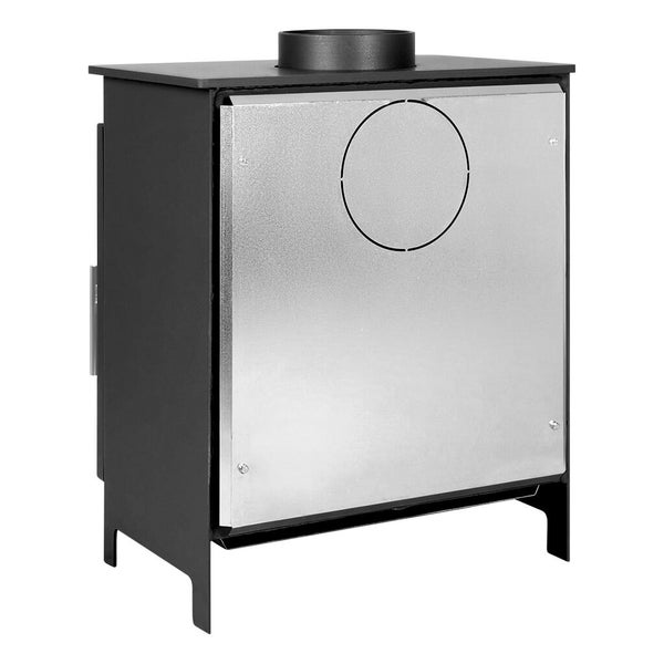Kaminofen mit seitlichem Hitzeschutzblech aus Metall als Kaminzubehör für die Installation
