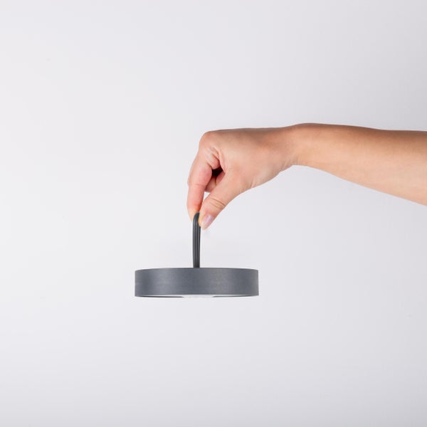 LED-Akku-Tischleuchte magnetisch ELLA für Außen und Innen, aus Metall und Kunststoff in Grau , 35 cm hoch