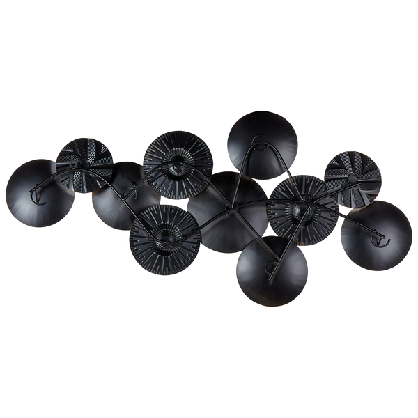 Dekorative Wandkunst aus Metall mit kreisförmigen Elementen als Wanddekoration