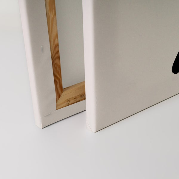 Detailansicht zweier Leinwandbilder mit Holzrahmen