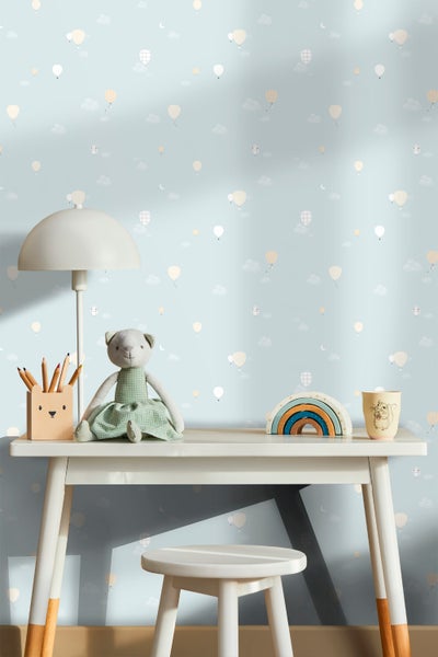 Kinderzimmer mit Schreibtisch, Stuhl und Ballon Tapete