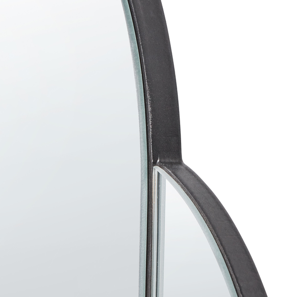 Detailansicht eines Spiegels mit einem Rahmen