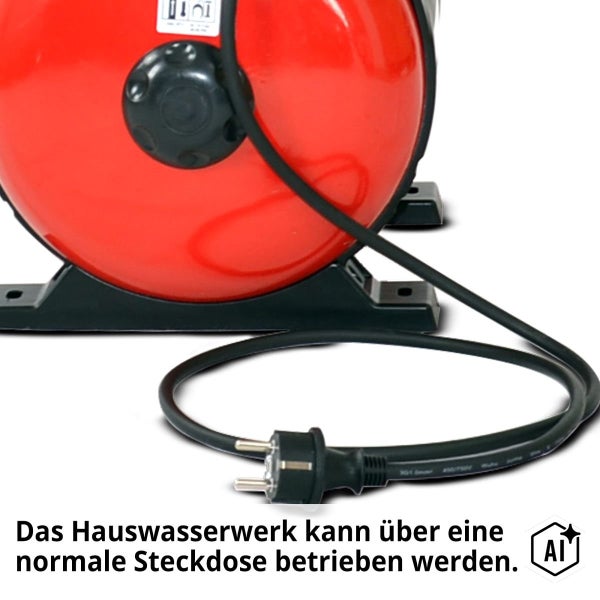 Hauswasserwerk mit Netzanschlusskabel und Schutzkontaktstecker für den Betrieb über eine handelsübliche Steckdose.