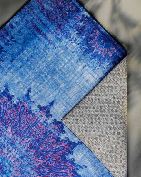Blaue Vintage-Teppich mit orientalischem Muster, Mandala-Design und rutschfester Rückseite.