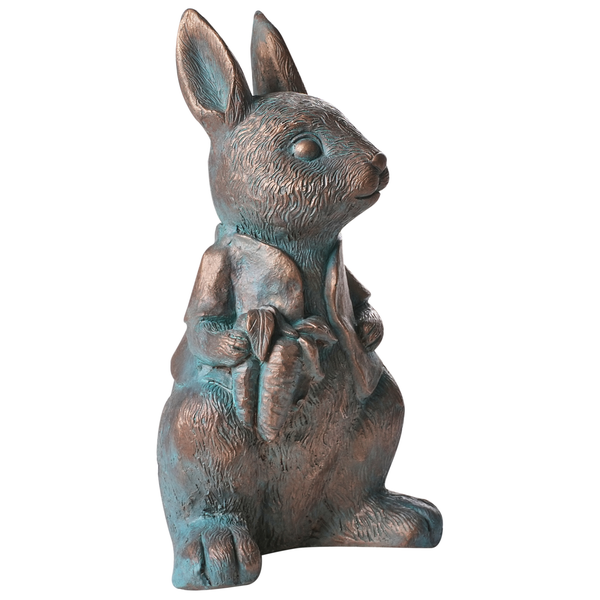 Dekorative Gartenfigur Osterhase stehend mit Karotte aus wetterfestem Material