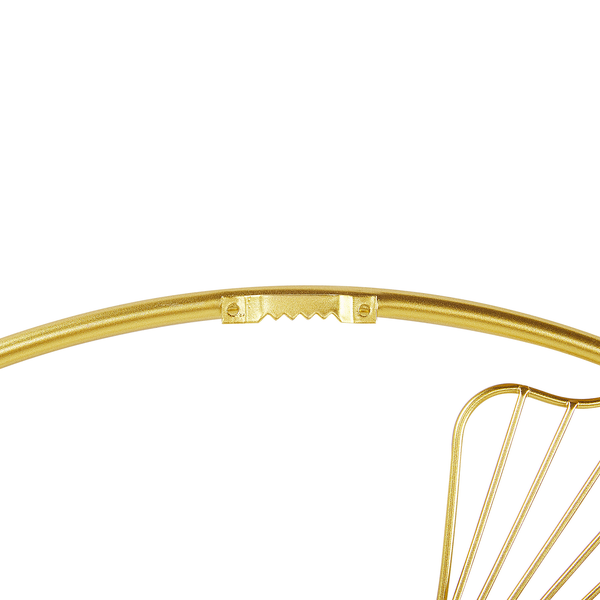 Detail einer goldenen Wanddekoration mit Aufhängevorrichtung