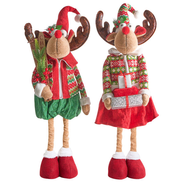 Zwei Elchfiguren als Weihnachtsdekoration mit Accessoires