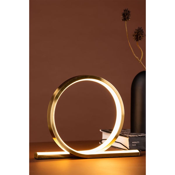 Blaubeerstrauch mit reifen Früchten und Blättern