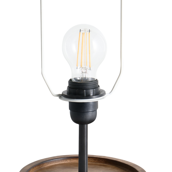 Nahaufnahme einer Lampenfassung mit einem LED-Leuchtfaden-Leuchtmittel auf einem Holzsockel mit weißer Metallhalterung.