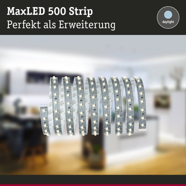 SimpLED Outdoor LED Streifen Set 3 Meter Länge für den Außenbereich mit Schutzart IP65, installiert unter einem Carport über einem PKW.