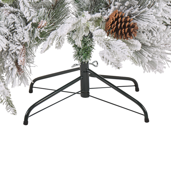 Detailaufnahme des Metallfußes eines künstlichen, schneebedeckten Weihnachtsbaums