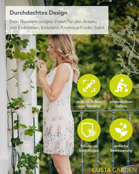 Frau pflegt Erdbeeren in weißem vertikalem Pflanzturm auf Balkon. Ideal für Terrasse, einfacher Aufbau, Schädlingsschutz, Bewässerung. Gusta Garden Logo.