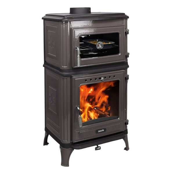 Kaminofen mit Backfach aus Gusseisen, Sichtscheibe mit brennendem Holzfeuer und integrierter Backfunktion.