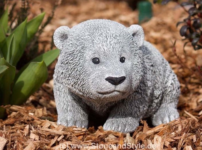 Steinfigur Bärenbaby als Dekoration für den Garten aus wetterfestem Material