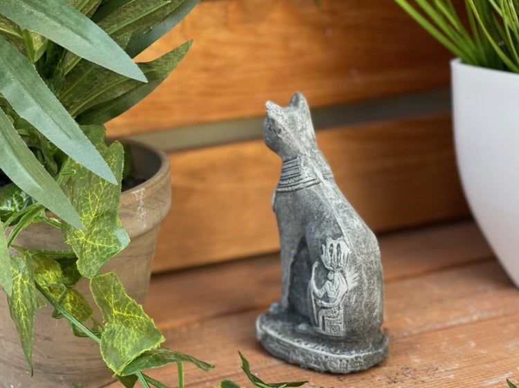 Dekorative Katzenfigur im ägyptischen Stil als Garten- oder Zimmerdekoration