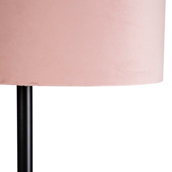 Detail einer Stehlampe mit Stoffschirm und Metallfuß