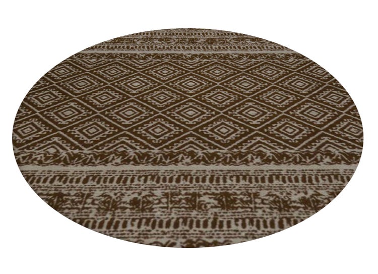 Runder Teppich mit geometrischem Rautenmuster und ornamentalen Bordüren in Braun und Weiß.