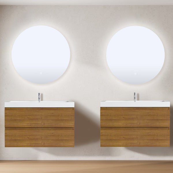 Modernes Badezimmer mit zwei wandhängenden Holz-Waschtischunterschränken, weißen Waschbecken und runden Spiegeln mit LED-Beleuchtung.