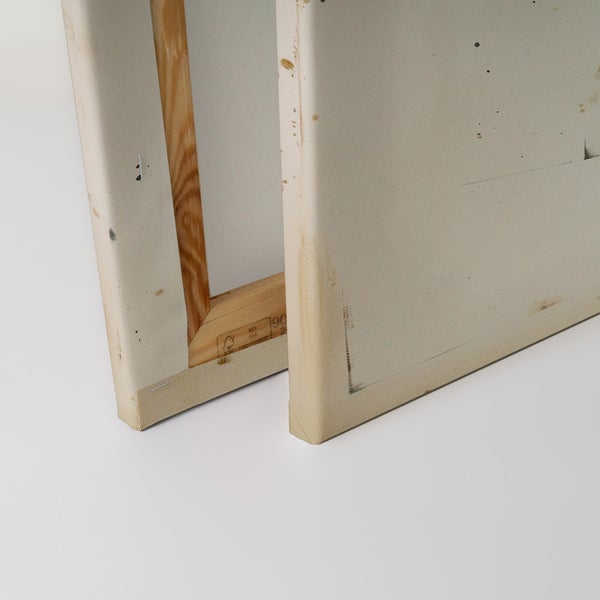 Zwei Leinwände mit Holzrahmen im Detail