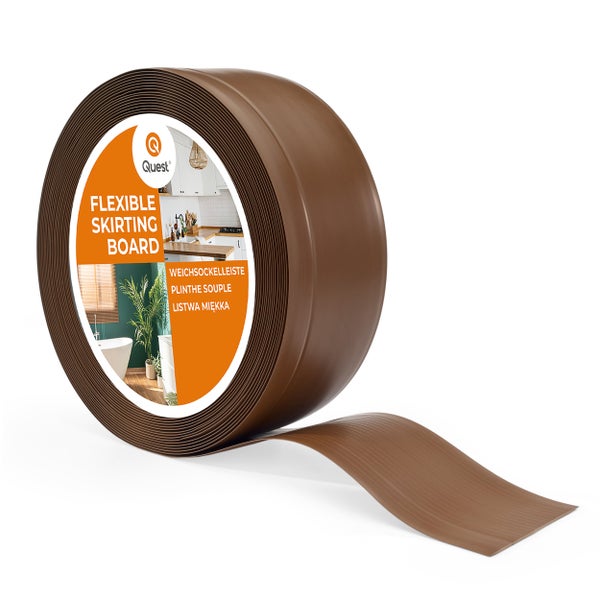 Eine Rolle mit flexibler Weichsockelleiste aus Kunststoff von Quest